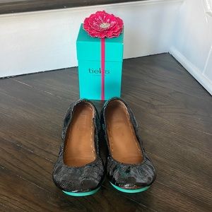 🌸Obsidian black Tieks🌸